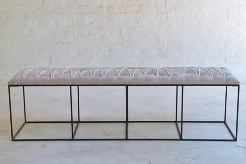 028 Bench seat grey velvet, white detail